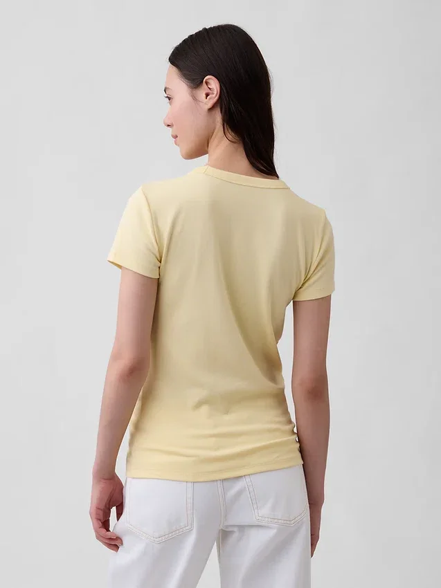 Camiseta moderna de cuello redondo