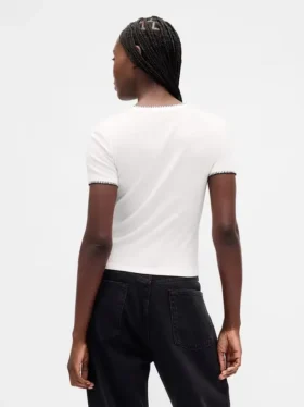 Camiseta moderna entallada «La pesadilla antes de Navidad» de Tim Burton, de GAP × Disney