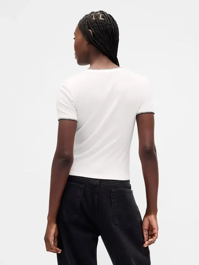Camiseta moderna entallada «La pesadilla antes de Navidad» de Tim Burton, de GAP × Disney