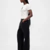 Camiseta moderna entallada «La pesadilla antes de Navidad» de Tim Burton, de GAP × Disney
