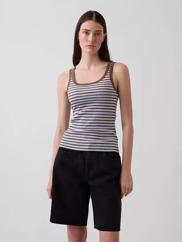 Camiseta sin mangas con cuello redondeado acanalado