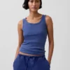 Camiseta sin mangas con cuello redondeado acanalado