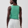 Camiseta sin mangas con cuello redondeado acanalado