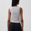 Camiseta sin mangas con cuello redondeado acanalado