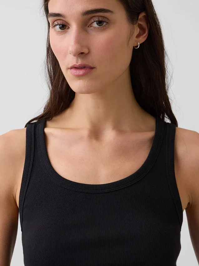 Camiseta sin mangas con cuello redondeado acanalado