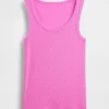 Camiseta sin mangas con cuello redondeado acanalado