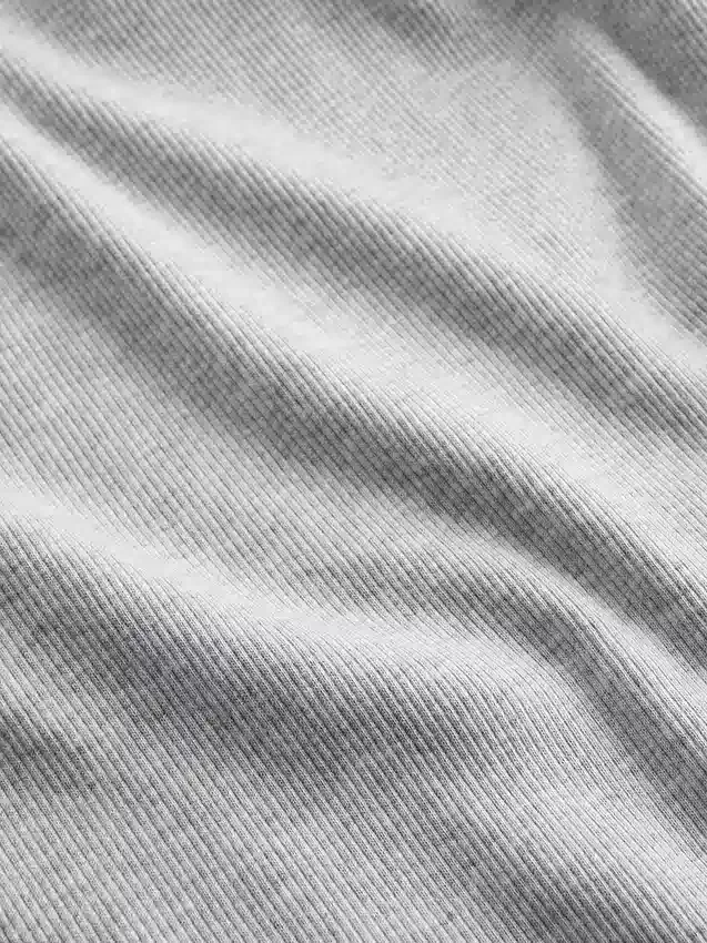 Camiseta sin mangas con cuello redondeado acanalado
