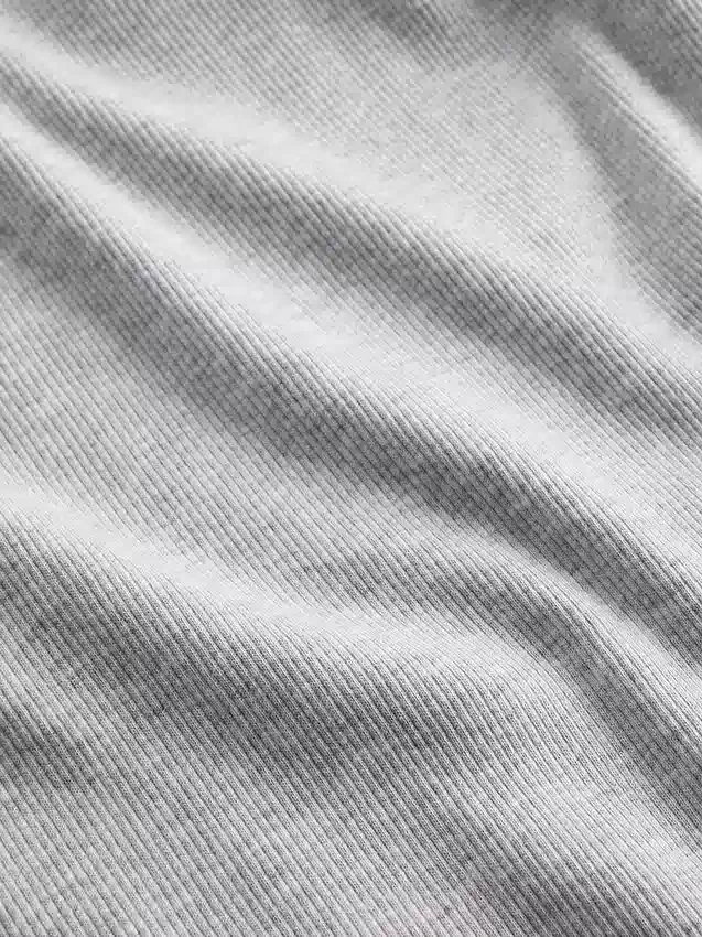 Camiseta sin mangas con cuello redondeado acanalado
