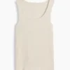 Camiseta sin mangas con cuello redondeado acanalado