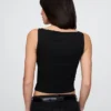 Camiseta sin mangas corta de punto tupido con cuello barco