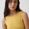 Camiseta sin mangas corta de punto tupido con cuello barco