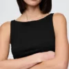 Camiseta sin mangas corta de punto tupido con cuello barco