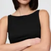 Camiseta sin mangas corta de punto tupido con cuello barco