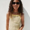 Camiseta sin mangas infantil de cuello cuadrado con canalé
