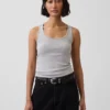 Camiseta sin mangas moderna