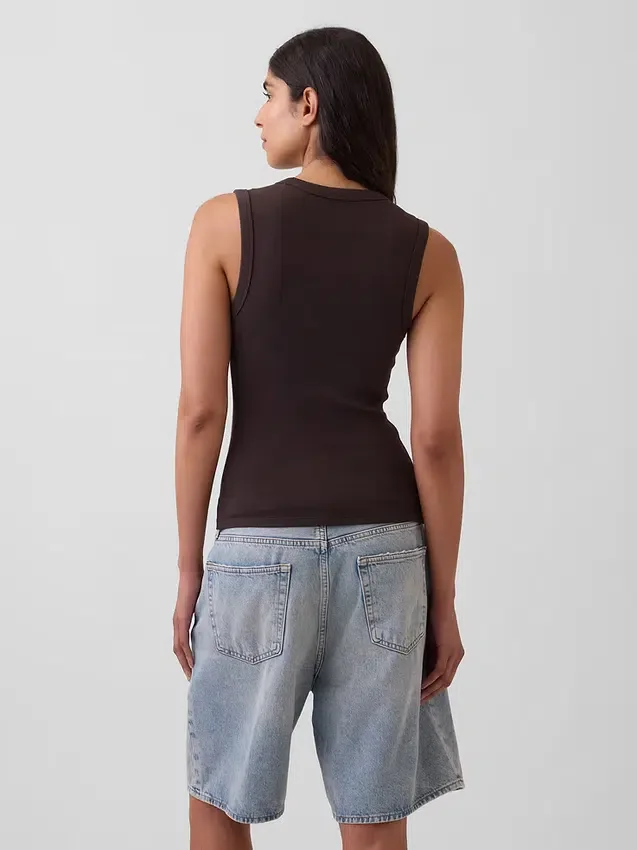 Camiseta sin mangas moderna con cuello en V