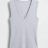 Camiseta sin mangas moderna con cuello en V