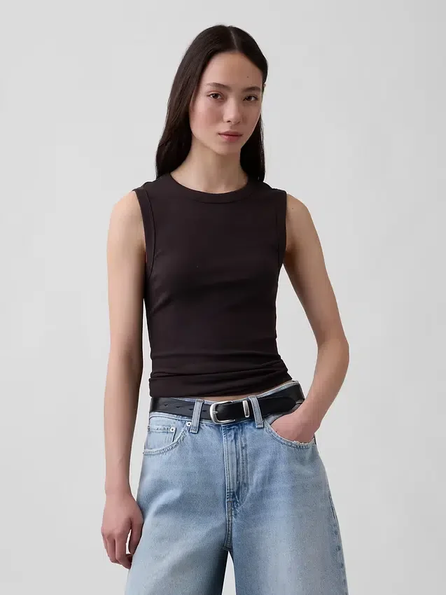 Camiseta sin mangas moderna de cuello redondo