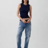 Camiseta sin mangas moderna de cuello redondo