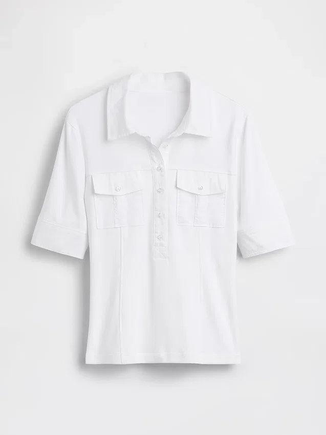 Camiseta utilitaria moderna con mangas hasta el codo