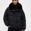 Chaqueta acolchada con ribete de piel sintética