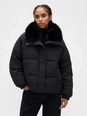 Chaqueta acolchada con ribete de piel sintética