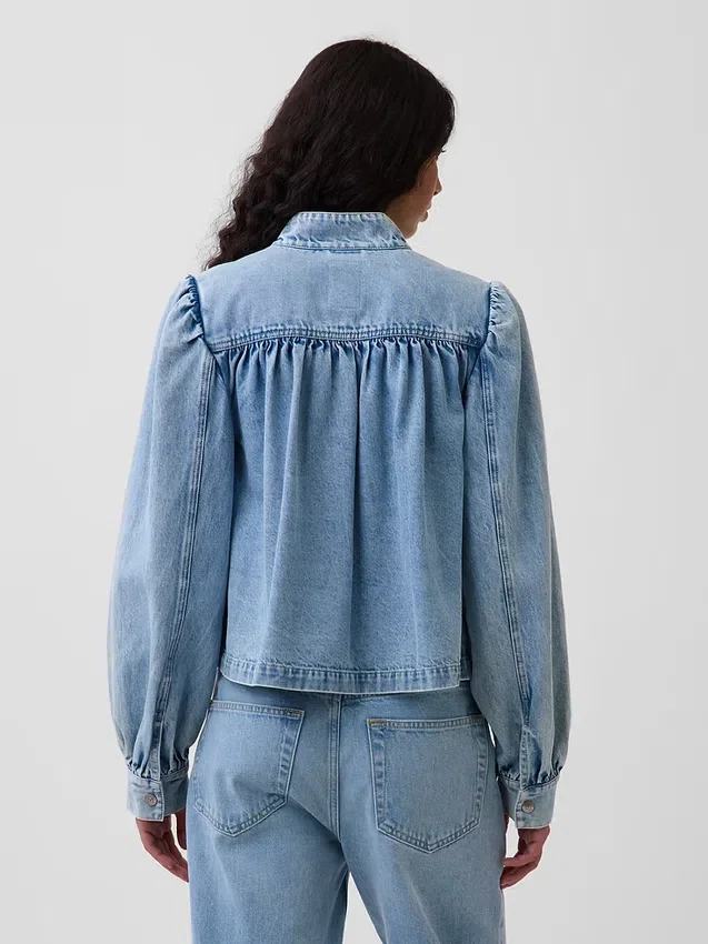 Chaqueta corta de vaquero con corte acampanado