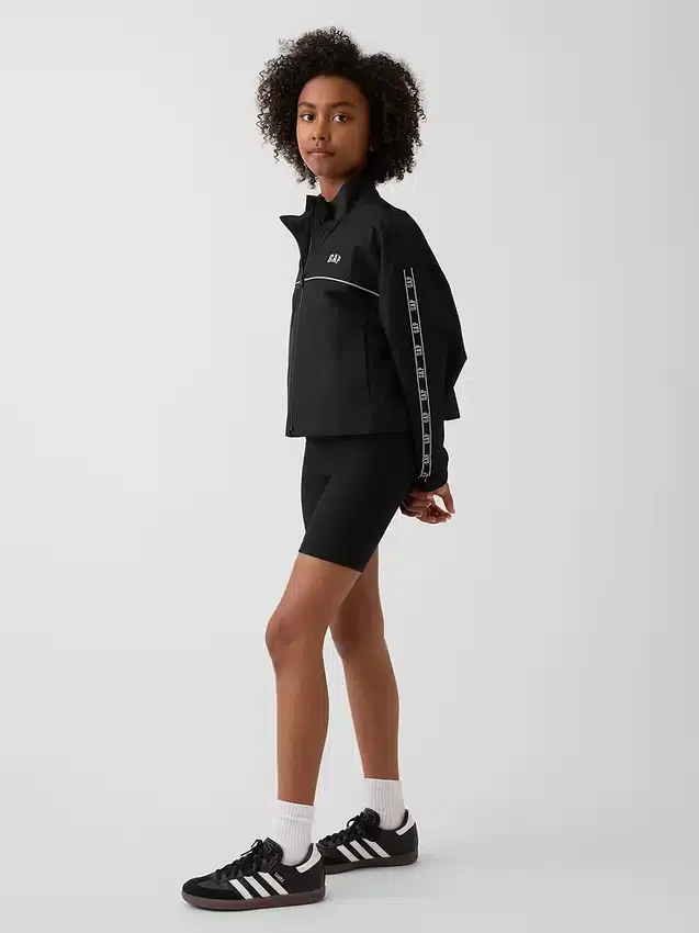 Chaqueta cortavientos con logo de corte holgado para niños