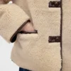 Chaqueta de sherpa reciclado con ribetes de cuero vegano