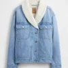 Chaqueta vaquera con cuello chal y forro de sherpa