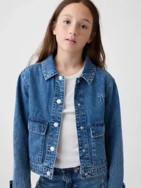 Chaqueta vaquera infantil con bolsillos de parche
