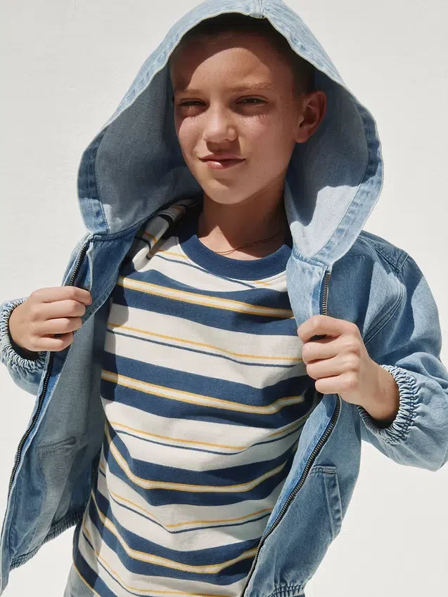 Chaqueta vaquera infantil holgada con capucha
