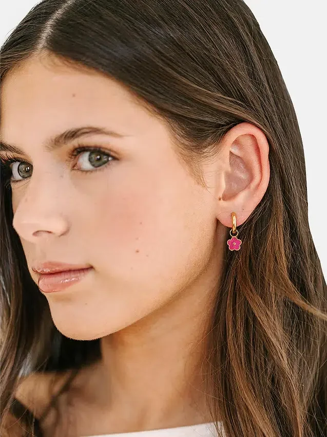 Colgante de flor rosa intenso de Pierced Co para pendientes tipo «huggie»