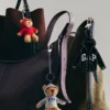 Colgante para bolso con diseño de sudadera con capucha y logotipo