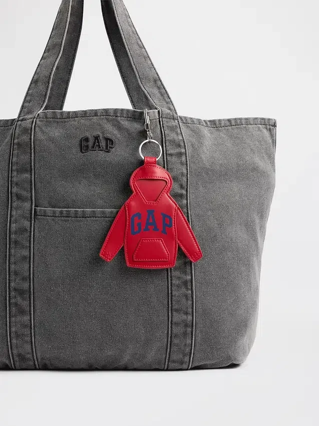Colgante para bolso con diseño de sudadera con capucha y logotipo