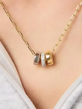 Collar con colgantes de Ana Luisa Tyler