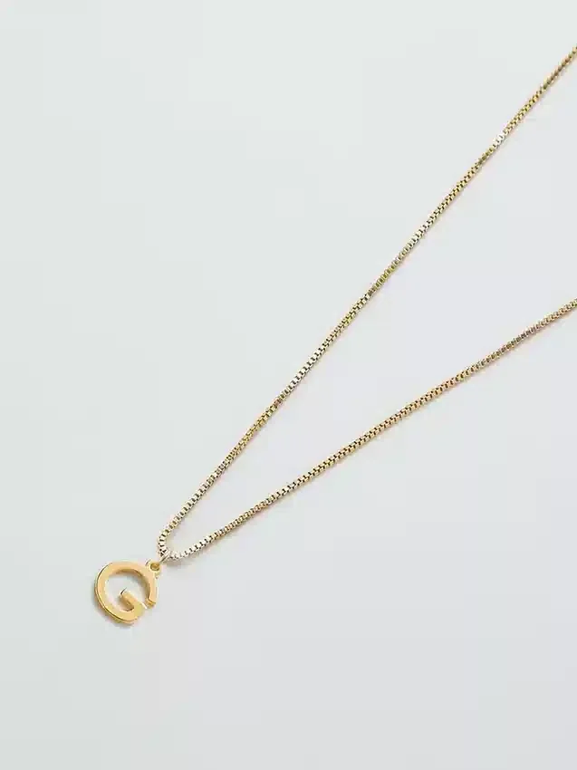 Collar delicado con inicial de Admiral Row en oro