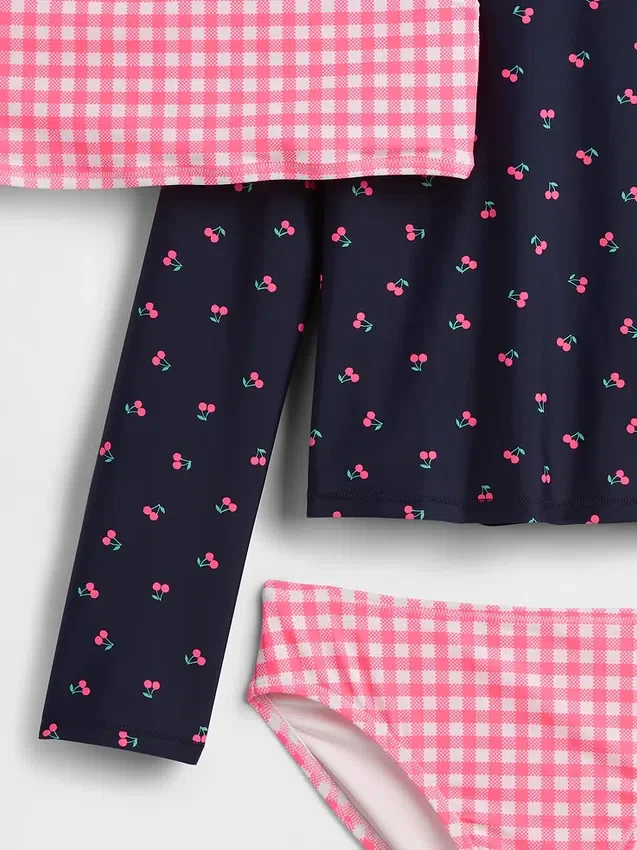 Conjunto de baño de tres piezas con camiseta de protección solar para niños