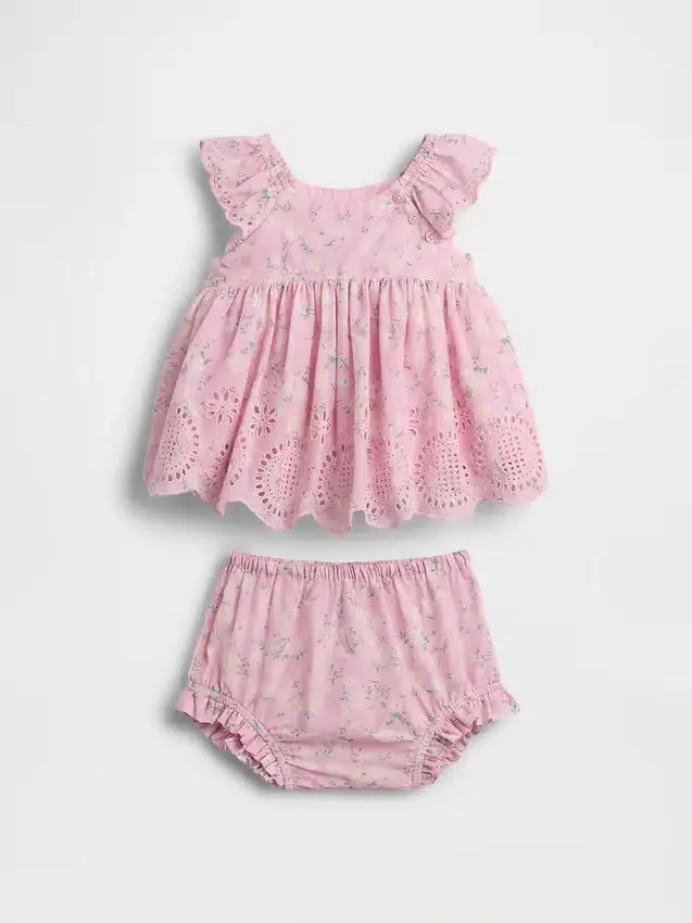 Conjunto de bebé con ojales