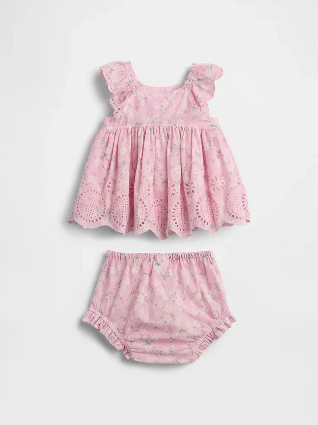 Conjunto de bebé con ojales