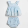 Conjunto de bebé con ojales