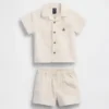 Conjunto de camisa con bolsillos para bebé