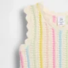 Conjunto de camiseta sin mangas y pantalones cortos de rayas de ganchillo para bebé