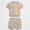 Conjunto de jerséis y pantalones cortos a rayas para bebé