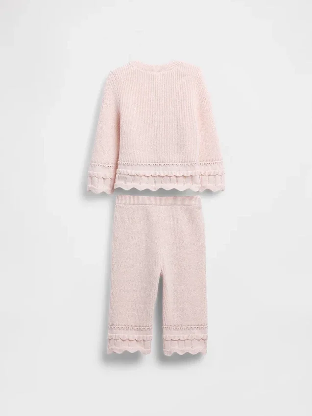 Conjunto de jerséu com bordos festoneados para bebé
