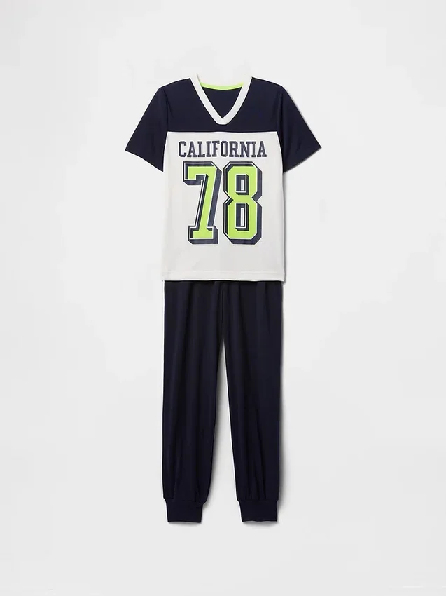 Conjunto de pijama con pantalones de chándal reciclados para niños