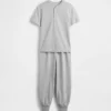 Conjunto de pijama con pantalones de chándal reciclados para niños