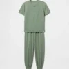 Conjunto de pijama con pantalones de chándal reciclados para niños