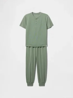 Conjunto de pijama con pantalones de chándal reciclados para niños