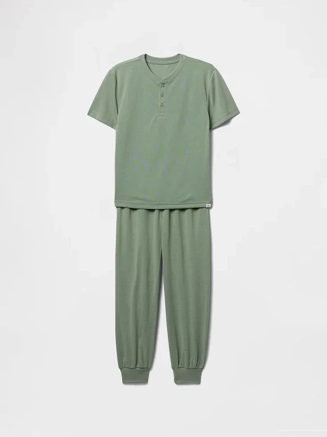 Conjunto de pijama con pantalones de chándal reciclados para niños